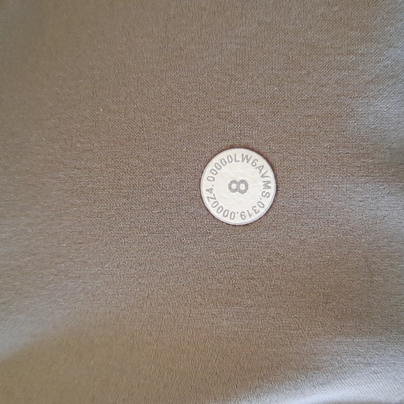 Lululemon cropped Grey pants. Size 8 - Picture 3 of 4